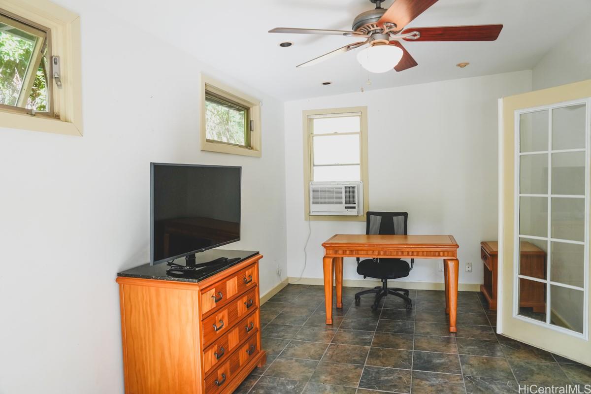 933  Ailuna Street Aina Haina Area, Diamond Head home - photo 4 of 16