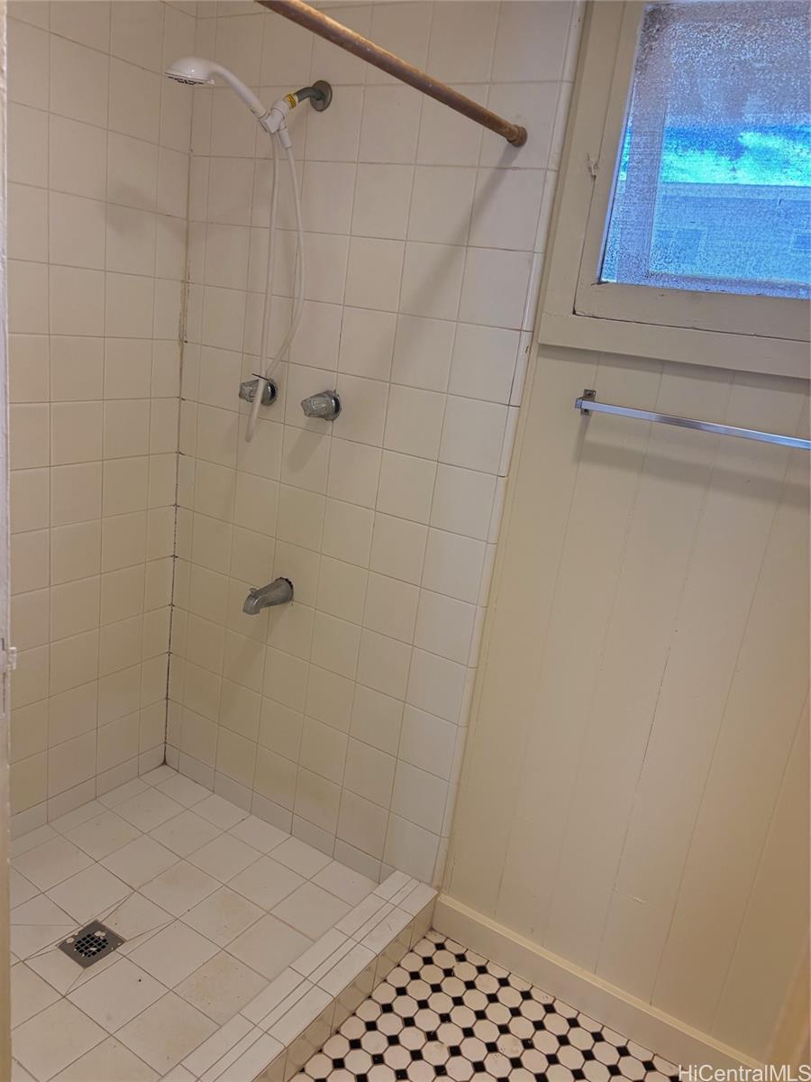 938 10th Ave Honolulu - Rental - photo 4 of 6