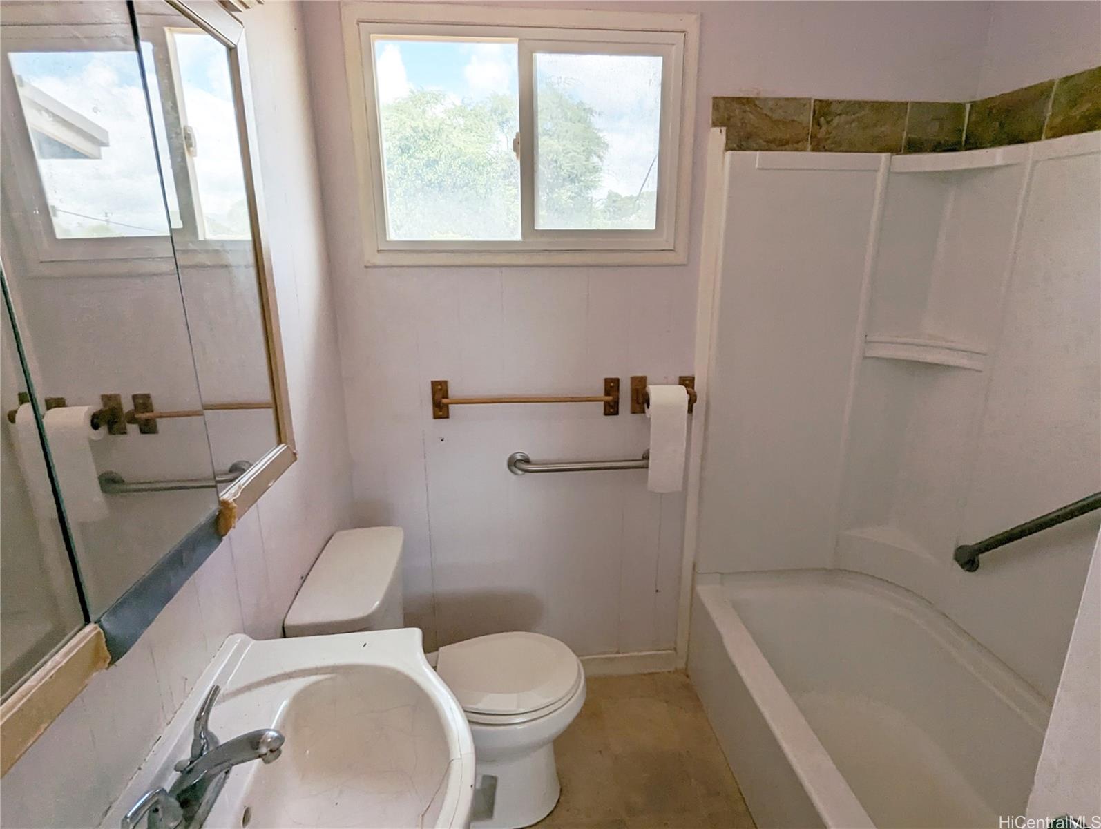 94-027  Nawaakoa Place Waipahu-lower, Waipahu home - photo 15 of 19