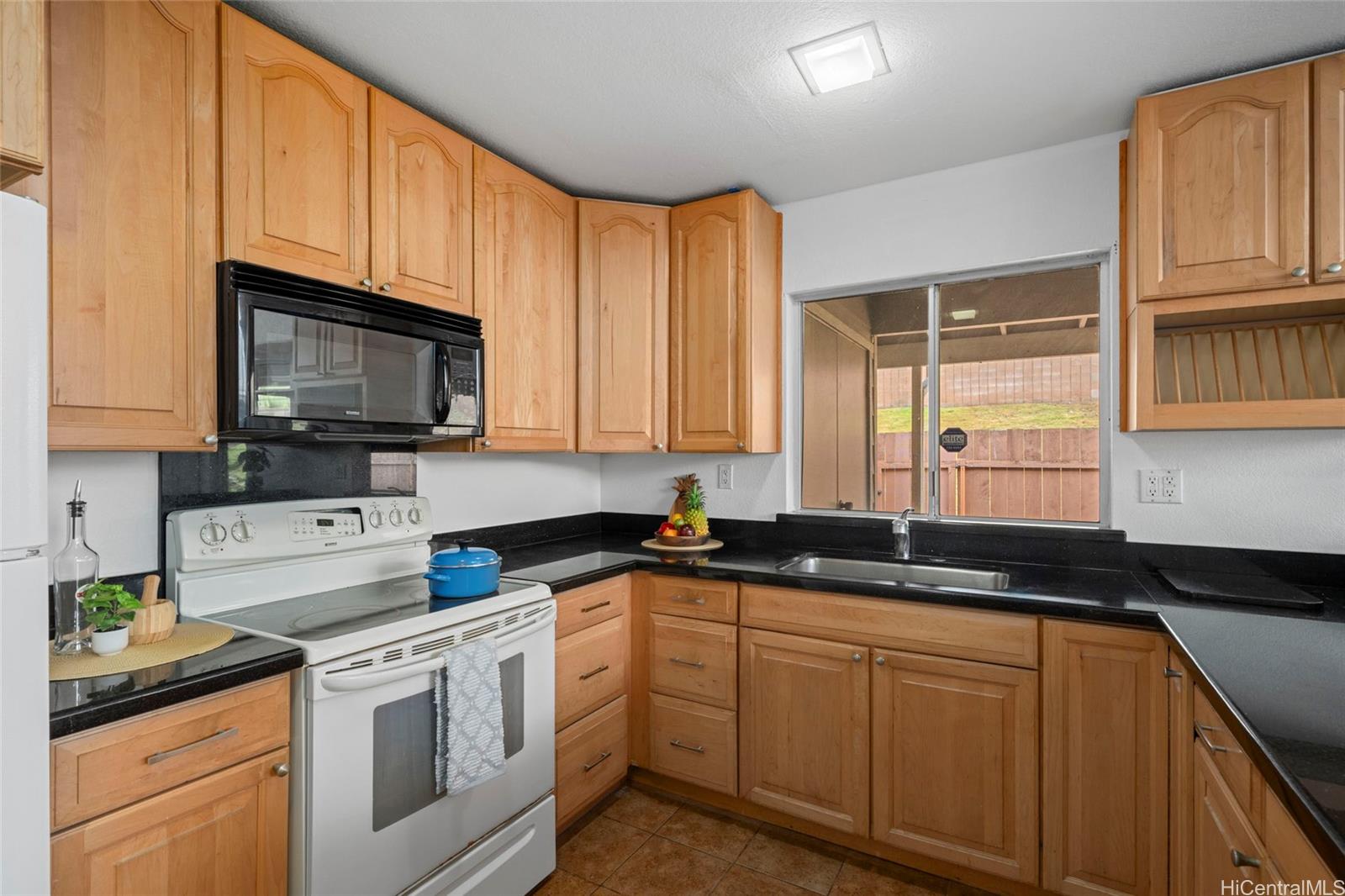 MTA townhouse # 114, Mililani, Hawaii - photo 4 of 18