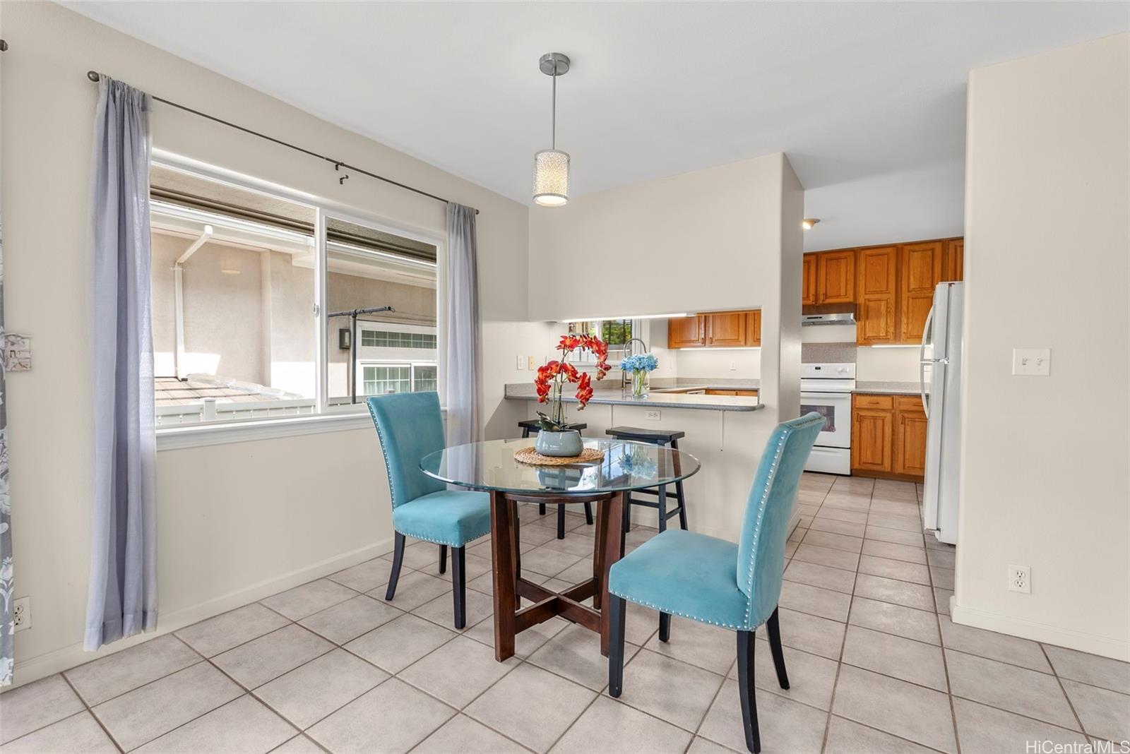 940A  12th Ave Kaimuki, Diamond Head home - photo 2 of 25