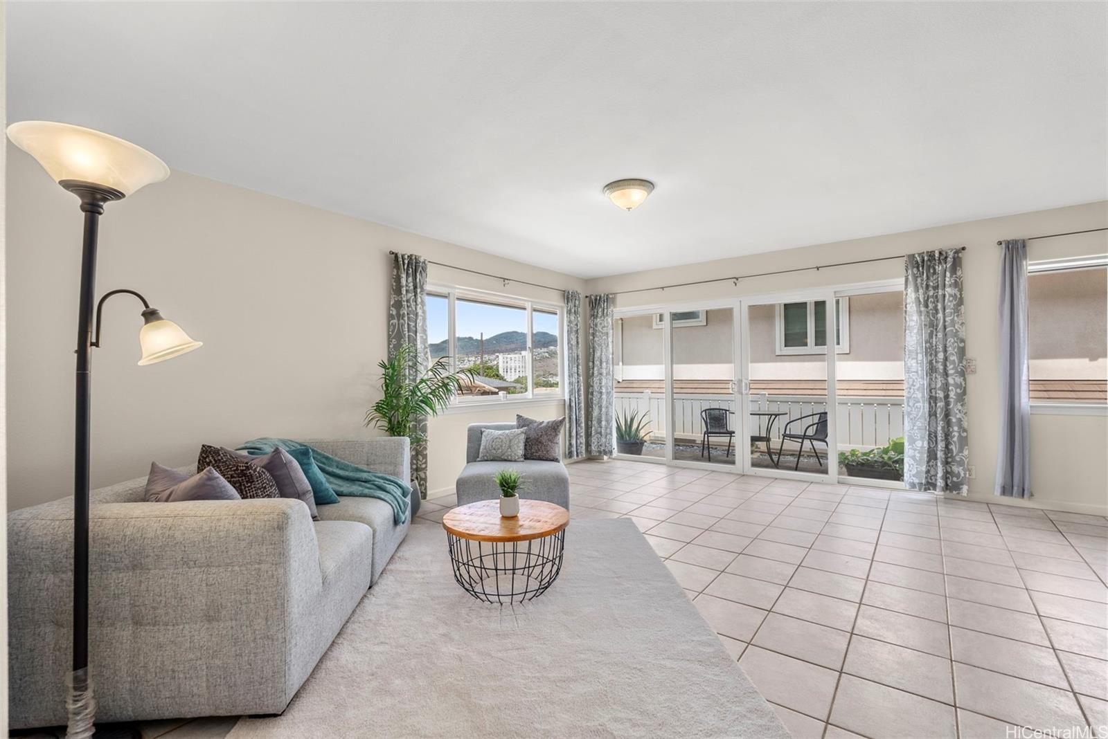 940A  12th Ave Kaimuki, Diamond Head home - photo 4 of 25