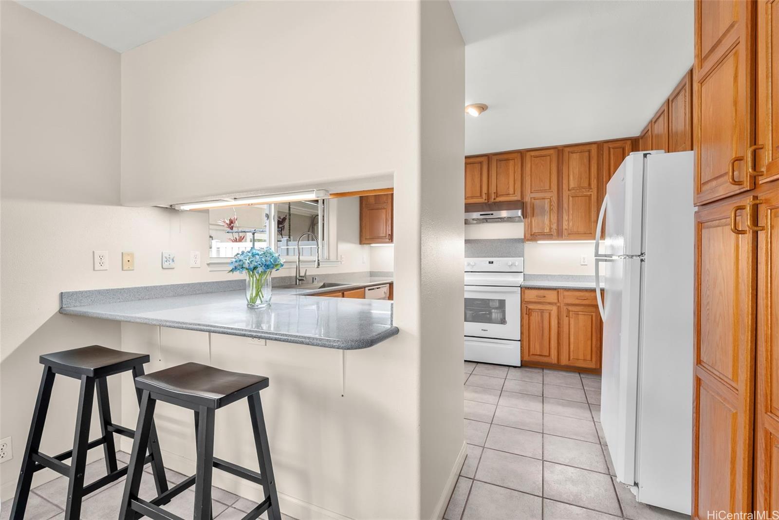 940A  12th Ave Kaimuki, Diamond Head home - photo 7 of 25