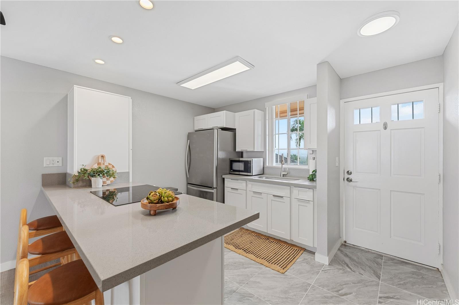 Cliffside Village at Waipio condo # L201, Waipahu, Hawaii - photo 3 of 23