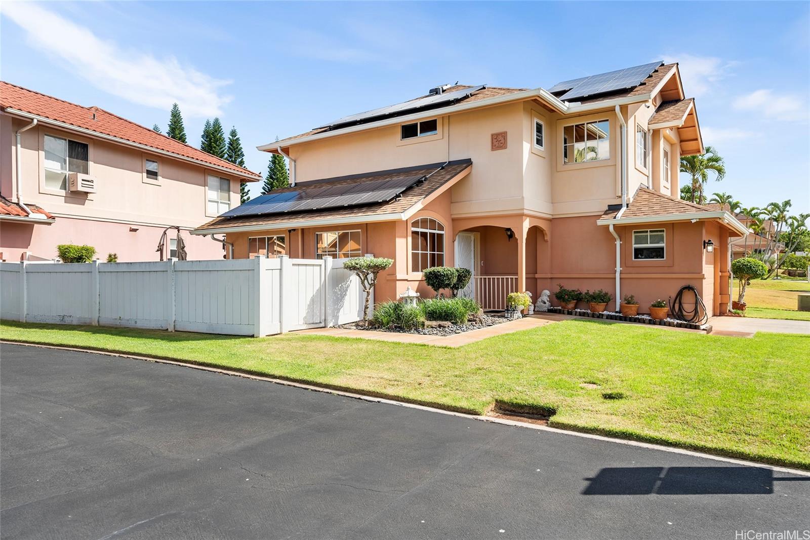 94-1010  Maiau Street Waikele, Waipahu home - photo 3 of 25