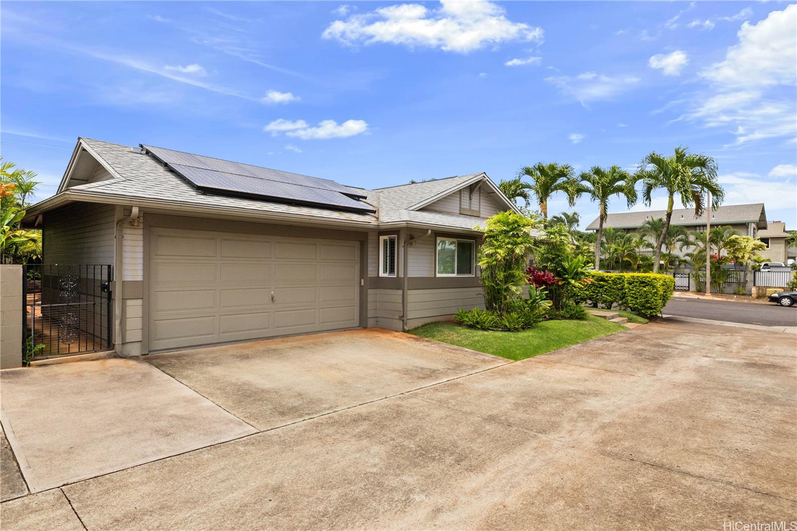 94-1017  Kuoo Street Royal Kunia, Waipahu home - photo 3 of 23