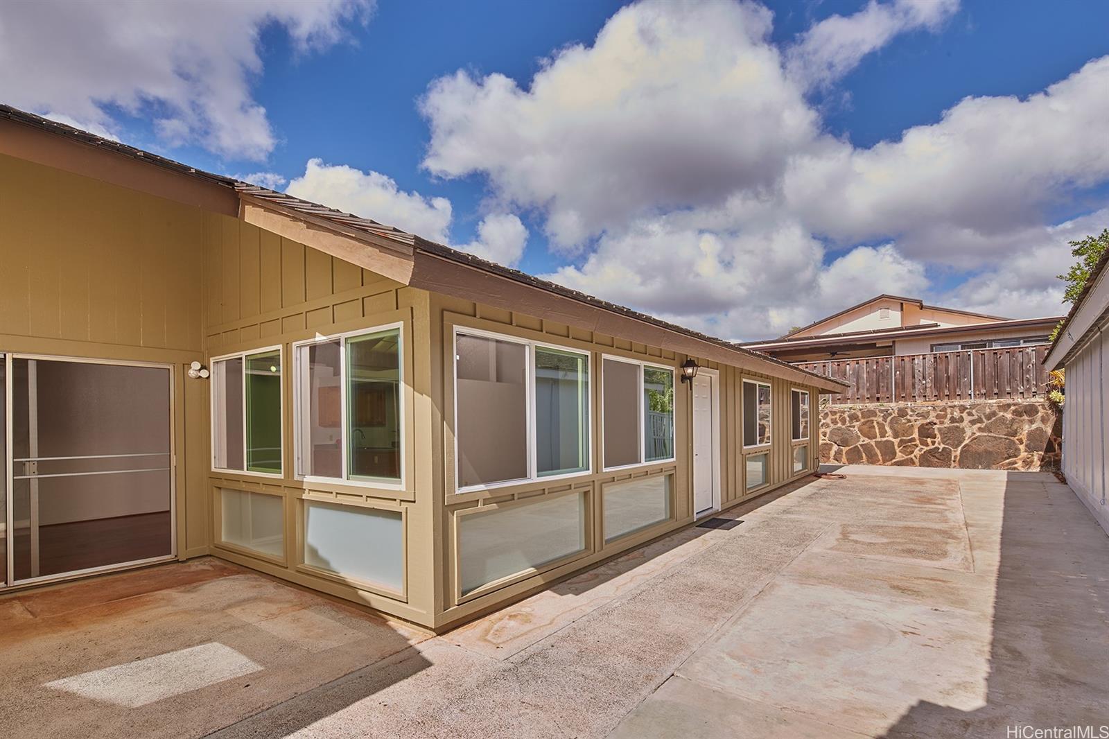 94-1028  Leomana Place Waipio Gentry, Waipahu home - photo 4 of 23