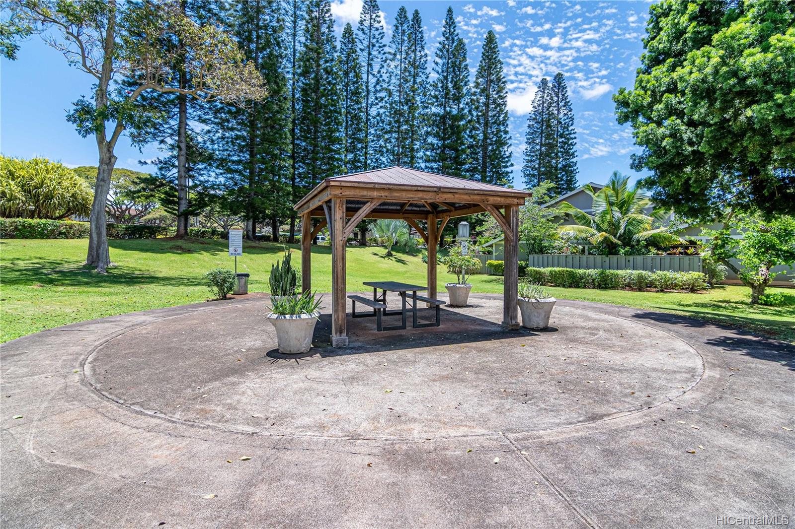 Pure Management townhouse # 71, Mililani, Hawaii - photo 2 of 25