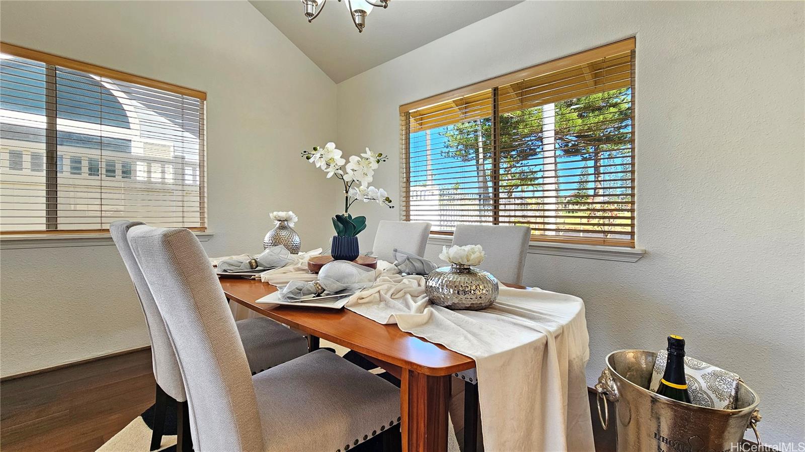 94-1030  Pulelo Street Waikele, Waipahu home - photo 8 of 23