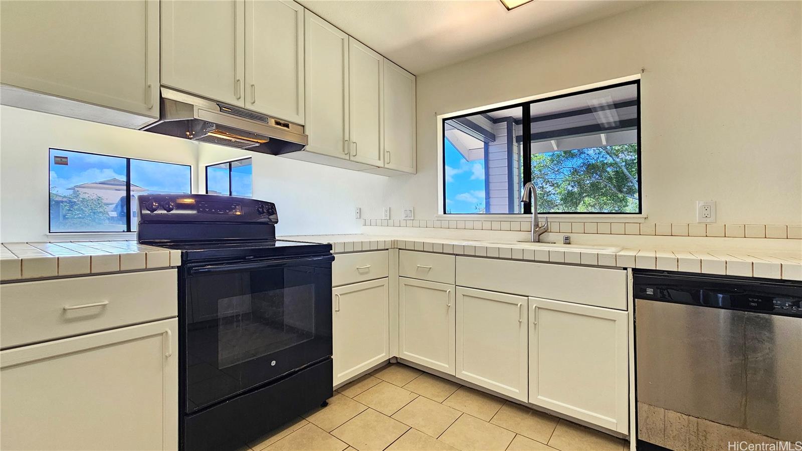 94-1031  Ahahui Place Mililani Area, Central home - photo 15 of 24
