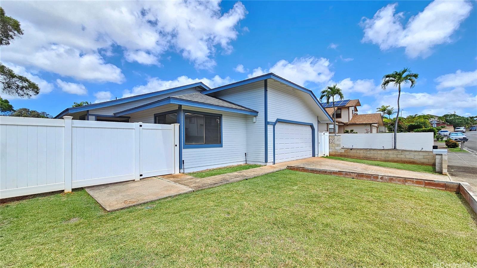 94-1031  Ahahui Place Mililani Area, Central home - photo 3 of 24