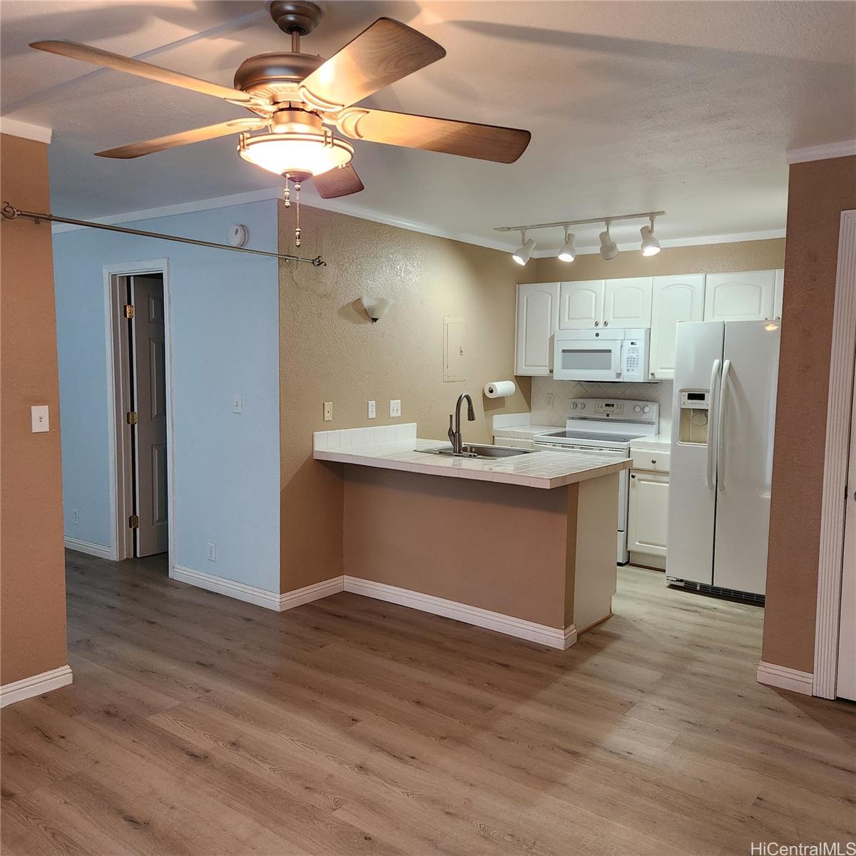 Waipio Gentry townhouse # G4, Waipahu, Hawaii - photo 5 of 11