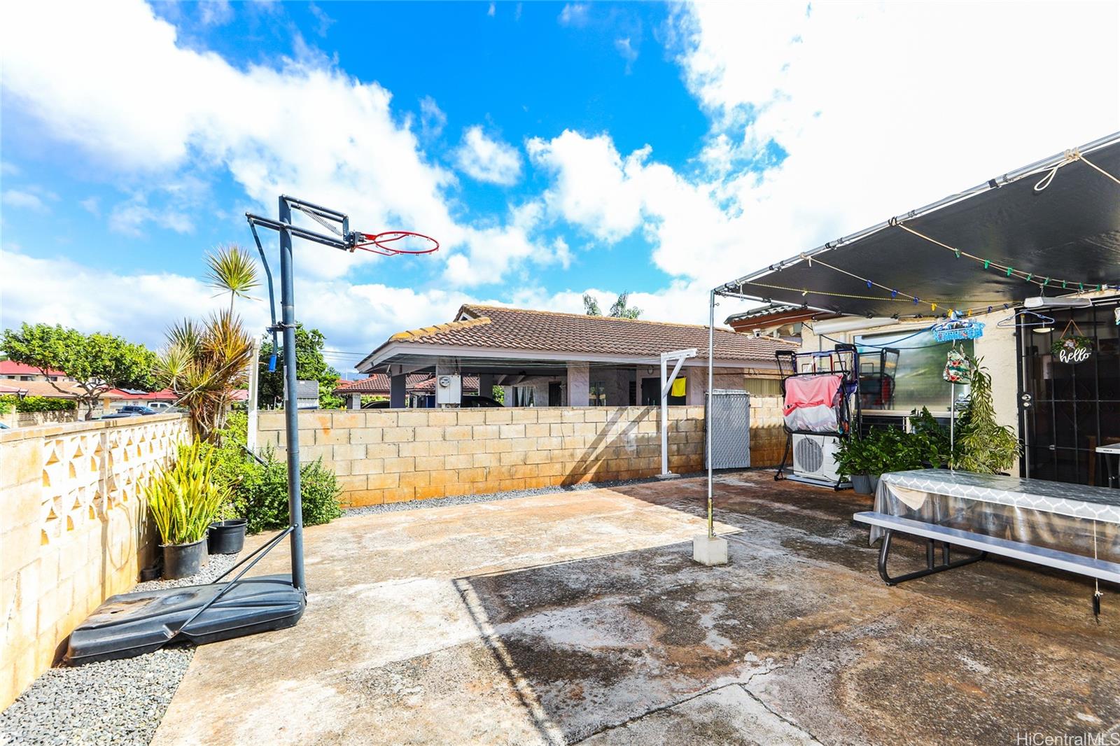 94-1036  Kuhaulua St Waipahu Estates, Waipahu home - photo 3 of 25