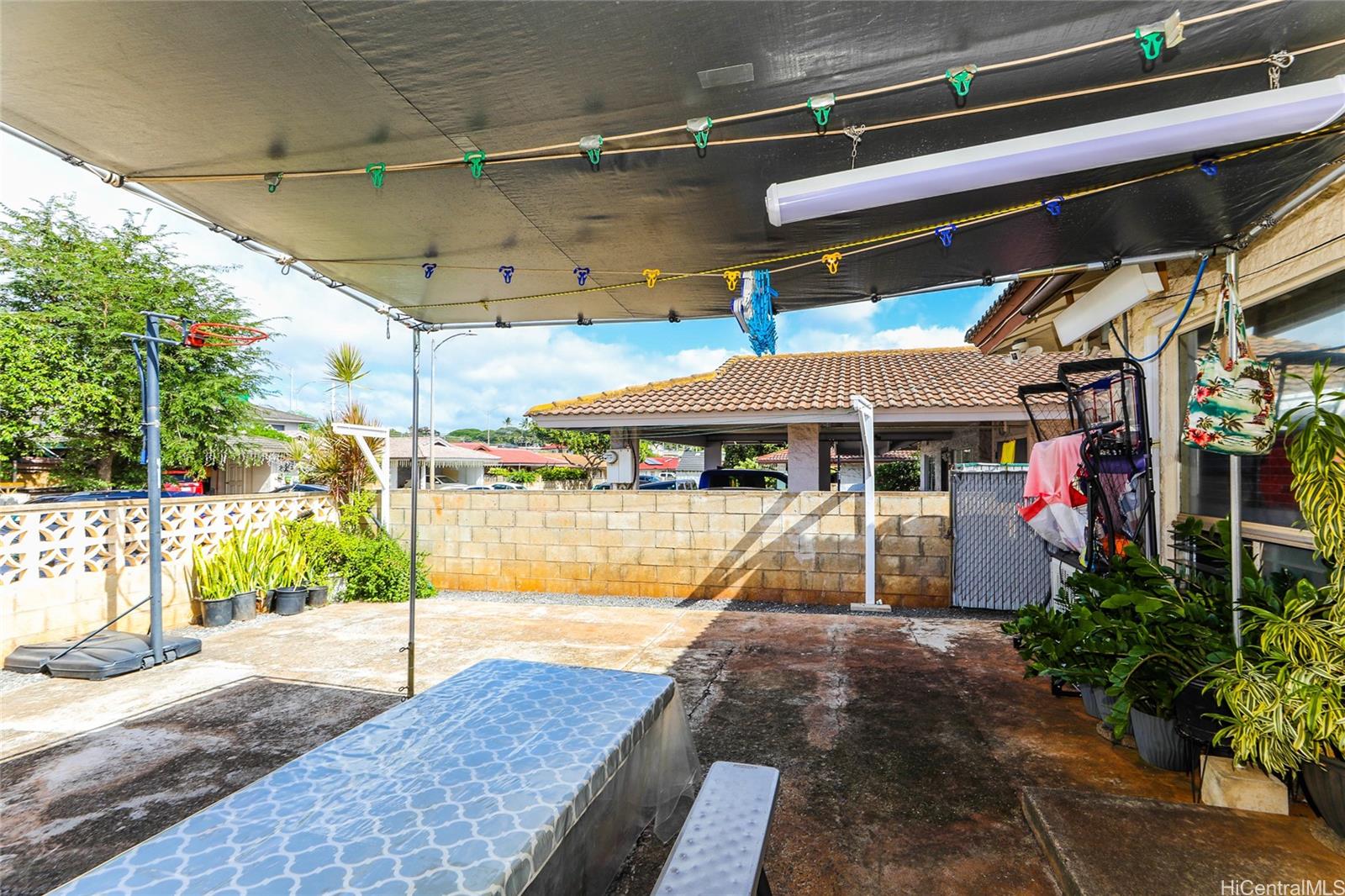 94-1036  Kuhaulua St Waipahu Estates, Waipahu home - photo 4 of 25