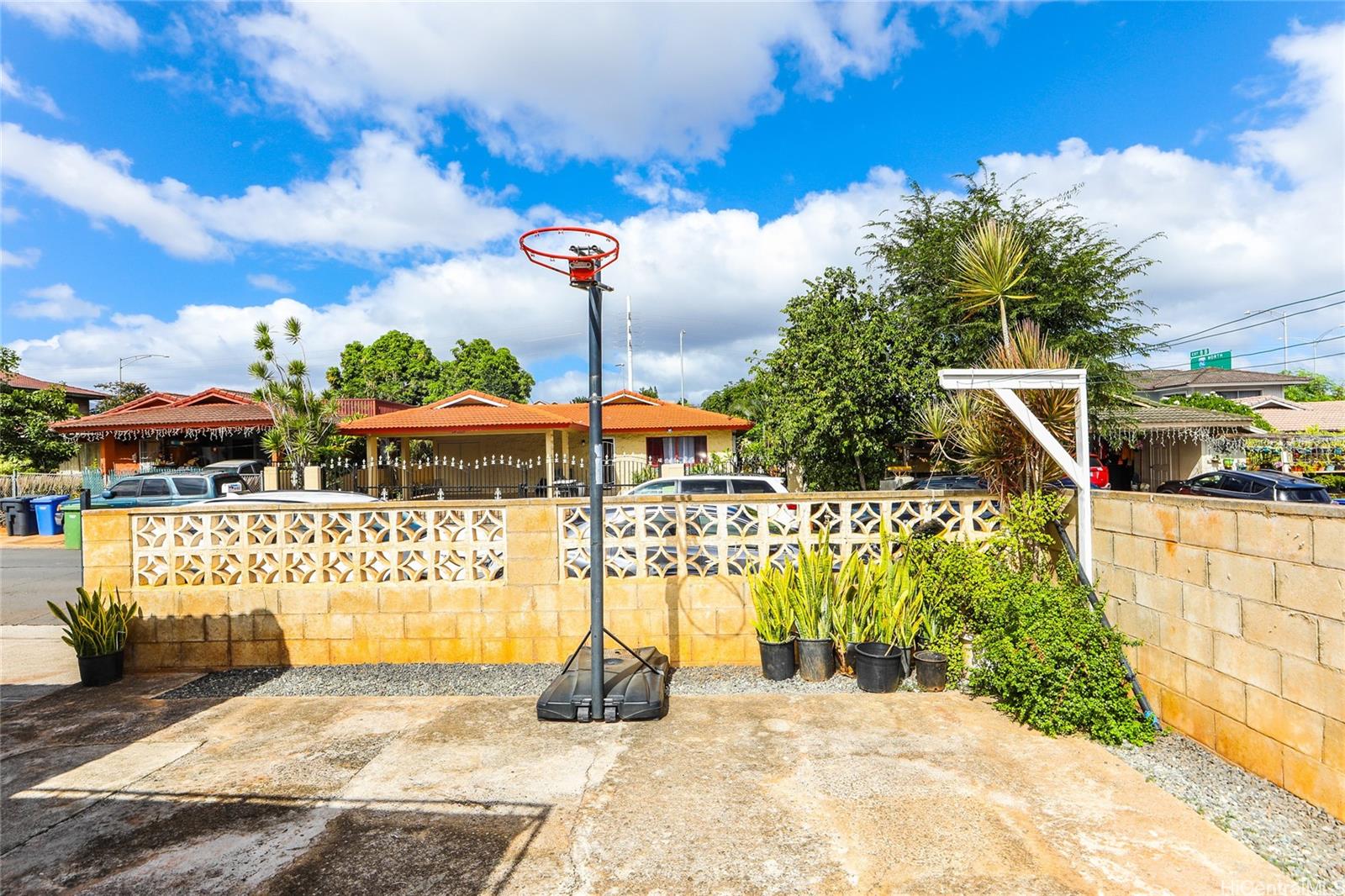 94-1036  Kuhaulua St Waipahu Estates, Waipahu home - photo 5 of 25