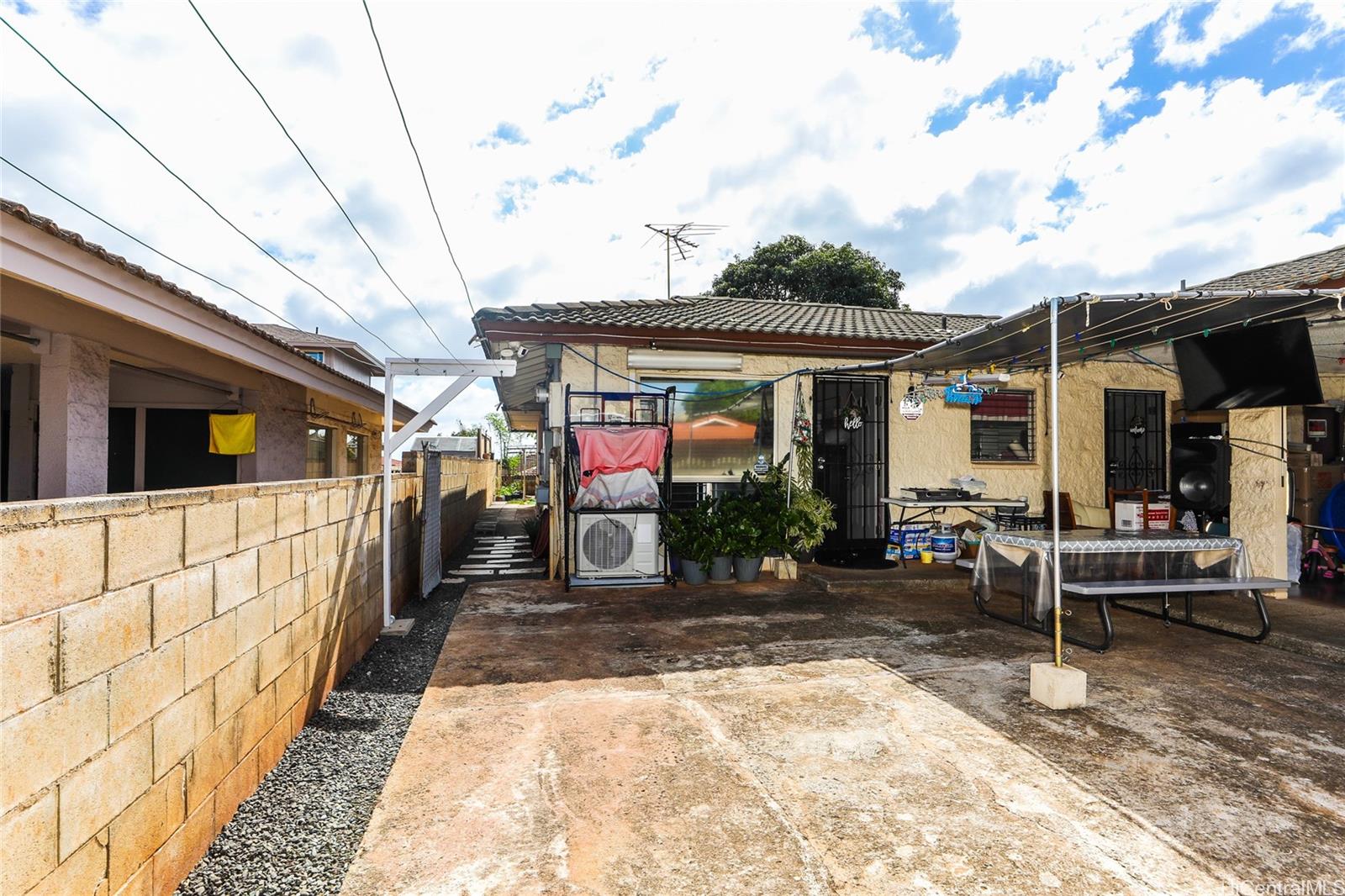 94-1036  Kuhaulua St Waipahu Estates, Waipahu home - photo 6 of 25