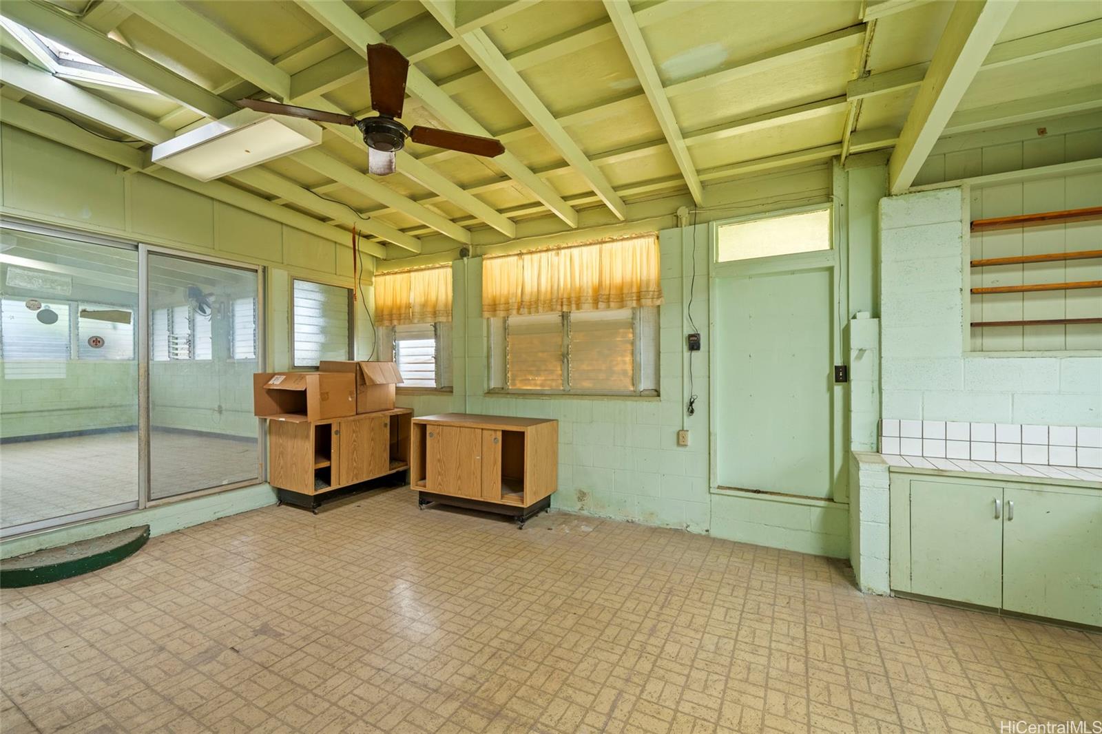 94-1037  Awalai Street Waipahu-lower, Waipahu home - photo 11 of 23