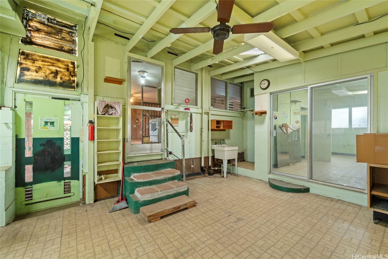 94-1037  Awalai Street Waipahu-lower, Waipahu home - photo 12 of 23