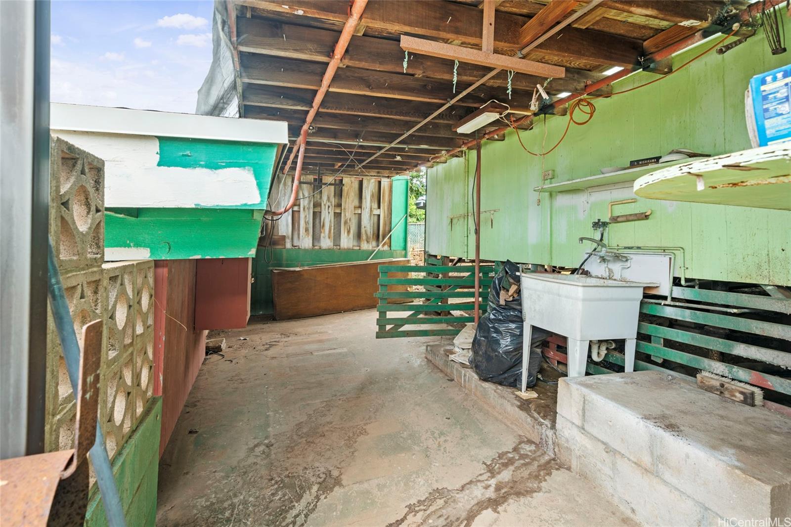 94-1037  Awalai Street Waipahu-lower, Waipahu home - photo 14 of 23