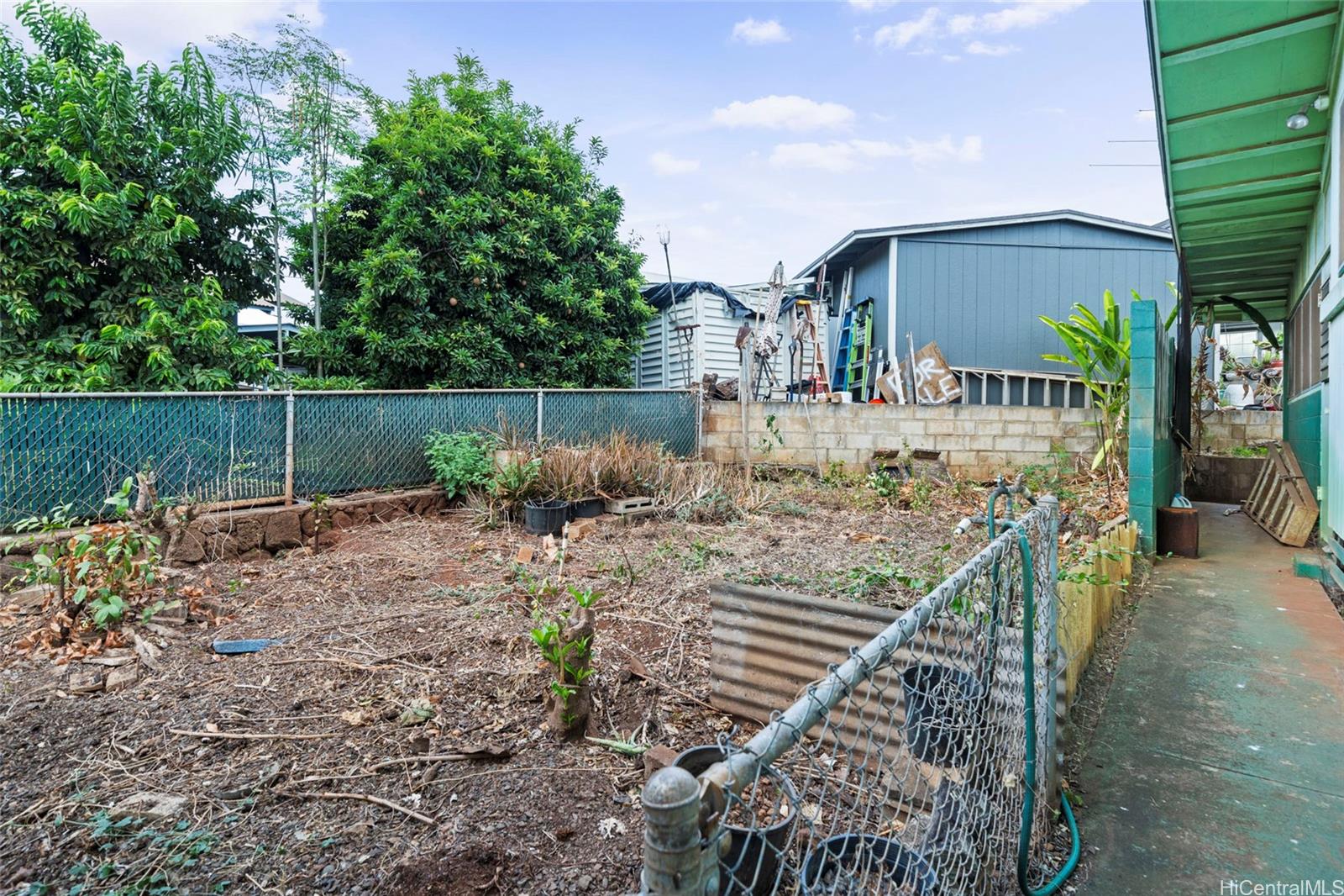 94-1037  Awalai Street Waipahu-lower, Waipahu home - photo 19 of 23