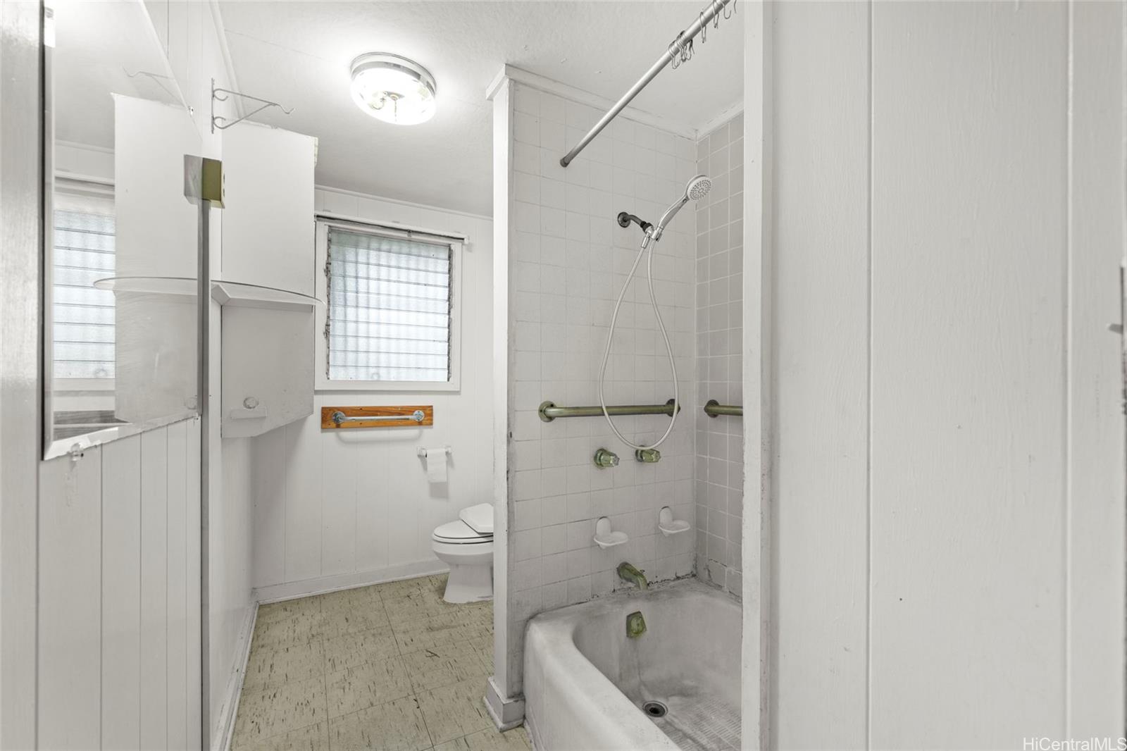 94-1037  Awalai Street Waipahu-lower, Waipahu home - photo 5 of 23