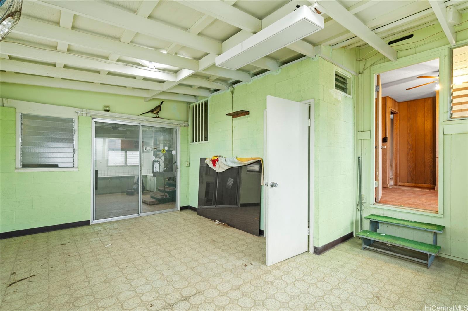 94-1037  Awalai Street Waipahu-lower, Waipahu home - photo 9 of 23