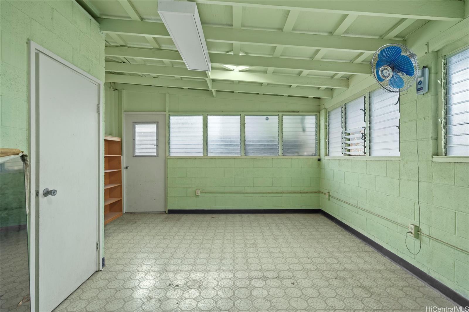 94-1037  Awalai Street Waipahu-lower, Waipahu home - photo 10 of 23