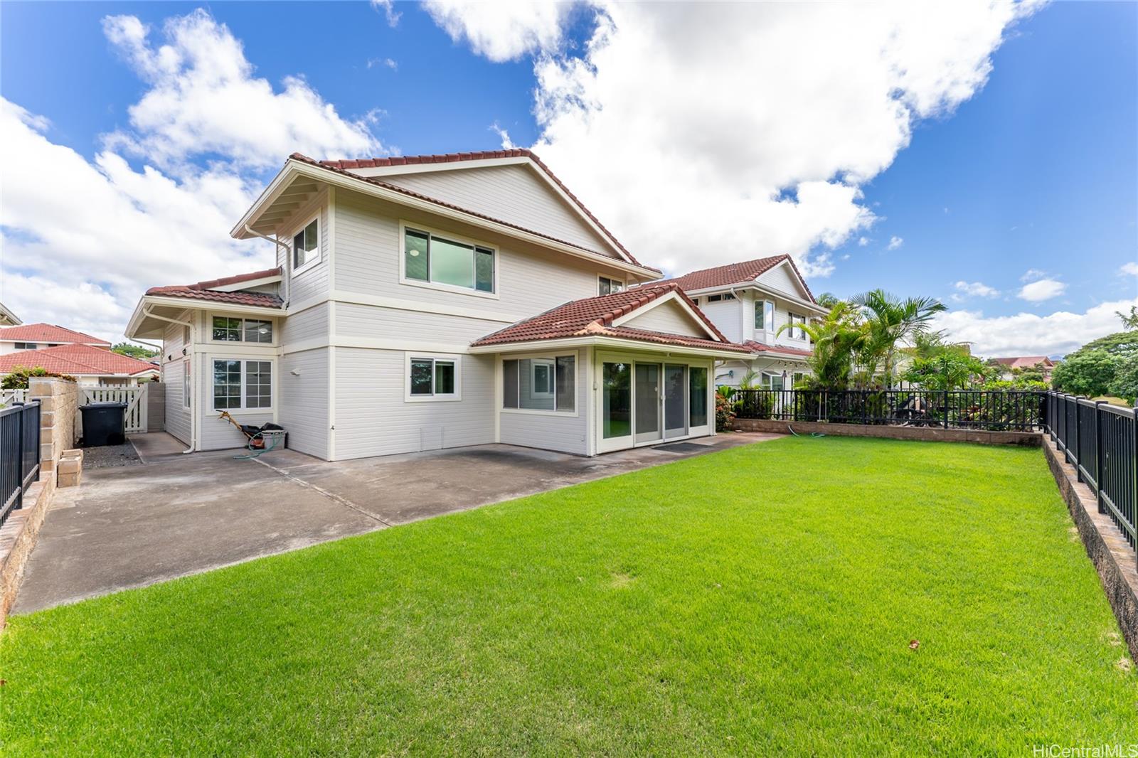 94-1047  Nawele Street Waikele, Waipahu home - photo 2 of 25