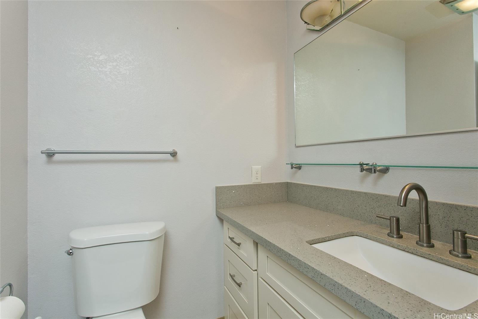 Hikino 2 condo # R5, Waipahu, Hawaii - photo 13 of 15