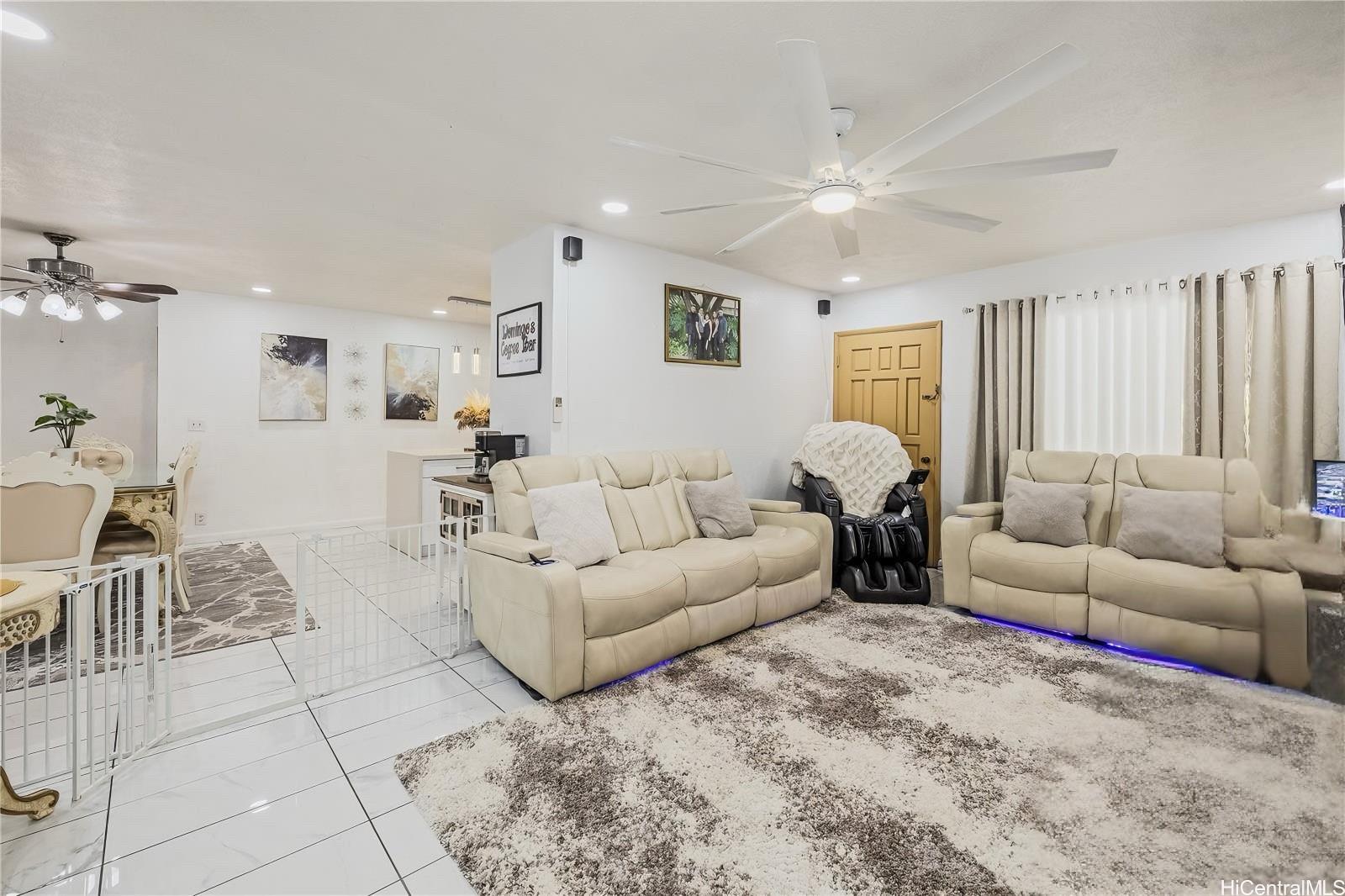 94-1090  Kuhaulua Street Waipahu Estates, Waipahu home - photo 2 of 20