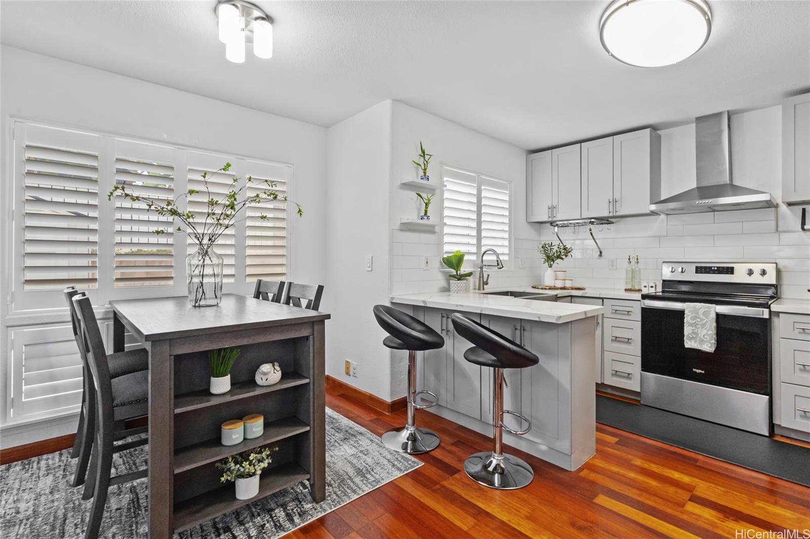 94-1100  Pulelo Street Waikele, Waipahu home - photo 3 of 23