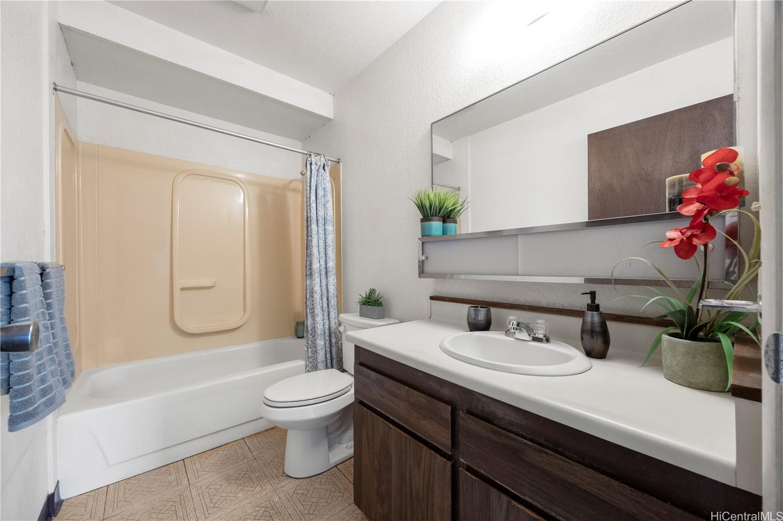 94-111  Kaaholo Place Village Park, Waipahu home - photo 23 of 25