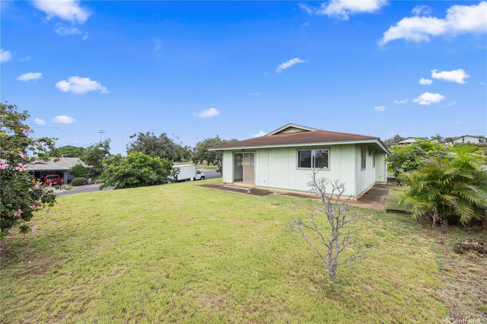 94-111  Kaaholo Place Village Park, Waipahu home - photo 4 of 25