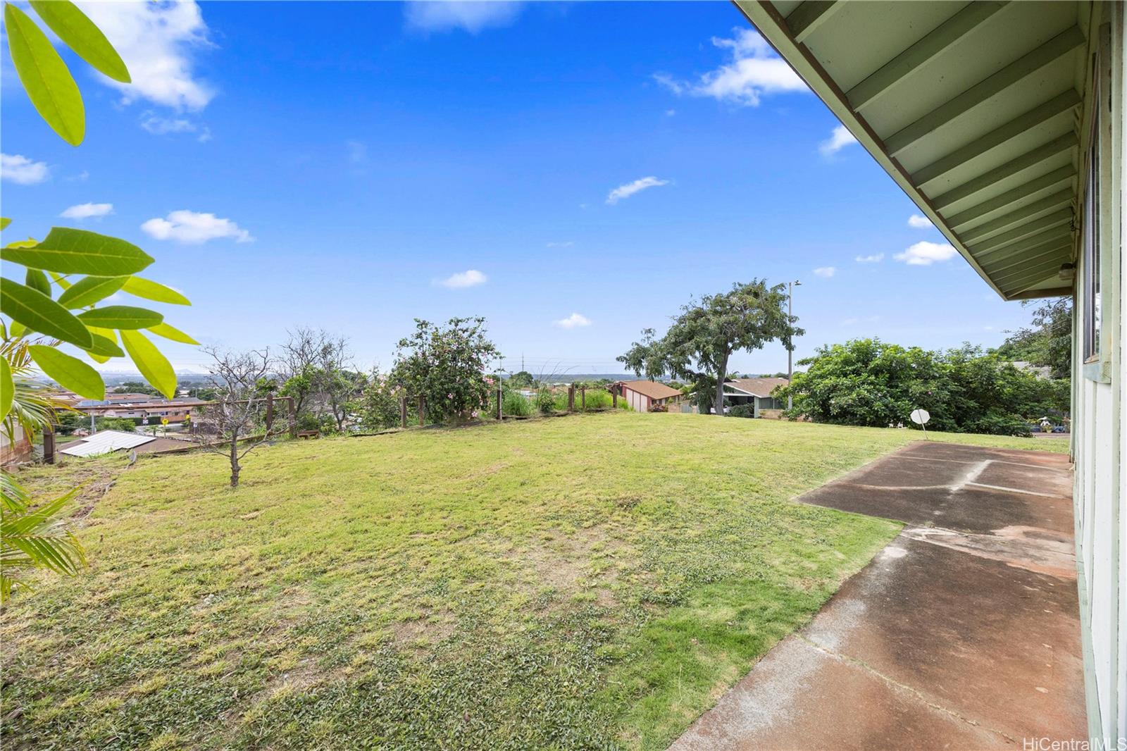 94-111  Kaaholo Place Village Park, Waipahu home - photo 6 of 25