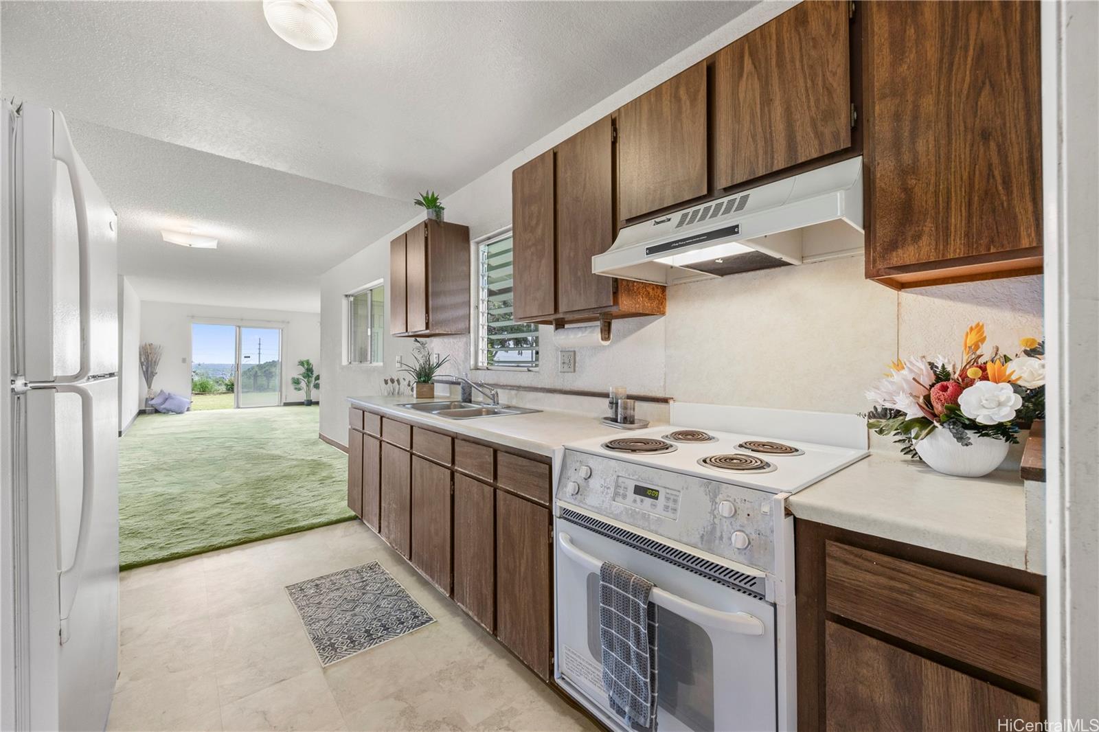 94-111  Kaaholo Place Village Park, Waipahu home - photo 8 of 25