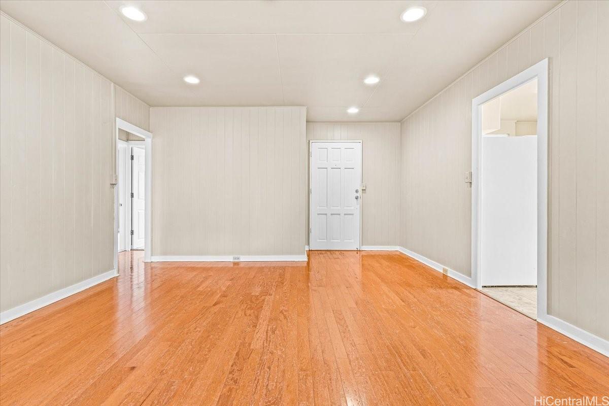 94-1122  Hunakai St Waipahu-lower, Waipahu home - photo 2 of 25