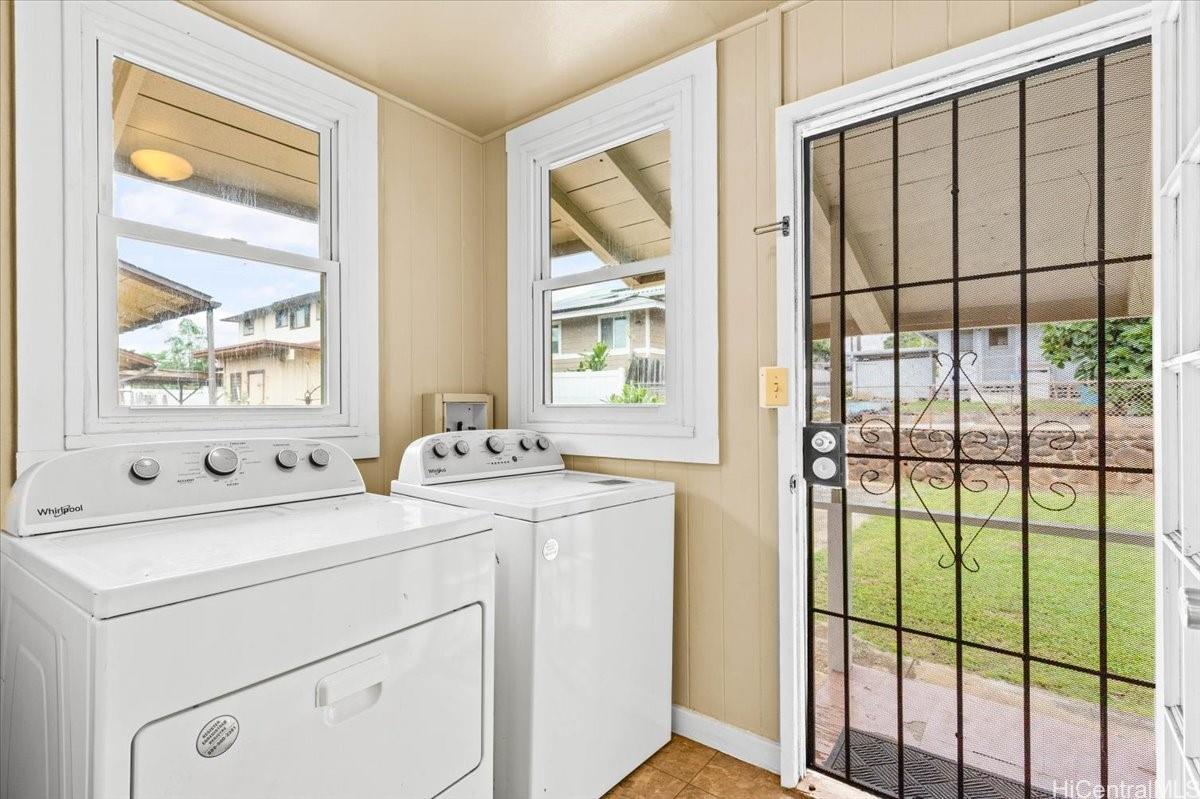 94-1122  Hunakai St Waipahu-lower, Waipahu home - photo 11 of 25