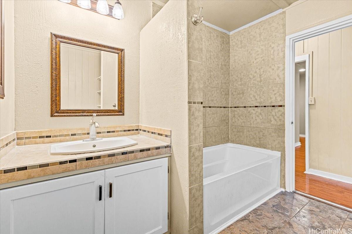 94-1122  Hunakai St Waipahu-lower, Waipahu home - photo 20 of 25