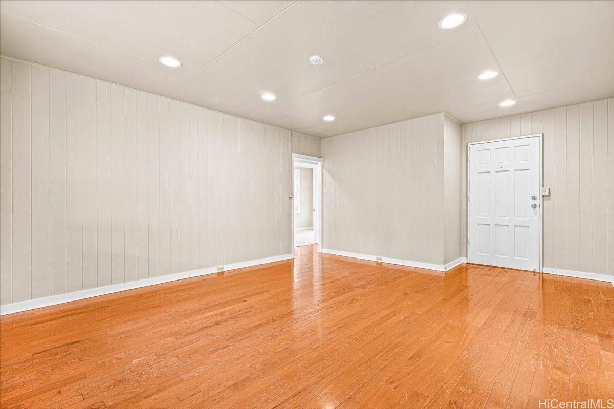 94-1122  Hunakai St Waipahu-lower, Waipahu home - photo 3 of 25