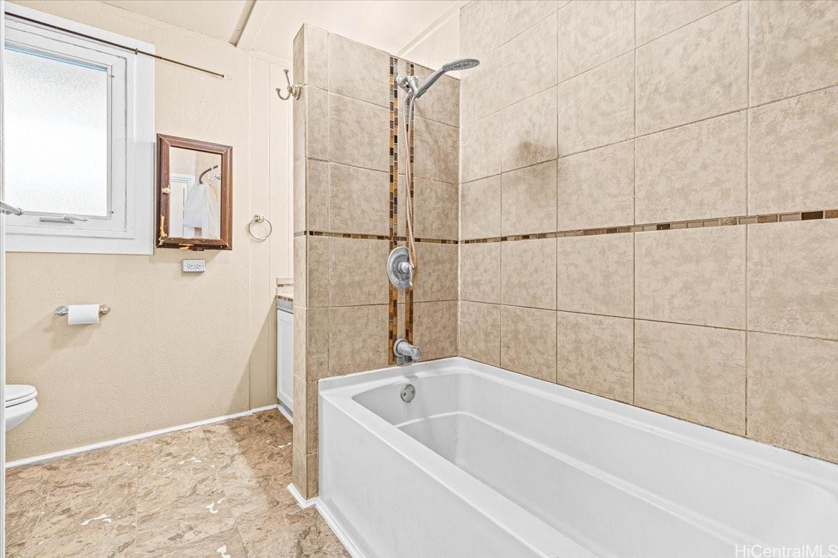 94-1122  Hunakai St Waipahu-lower, Waipahu home - photo 21 of 25