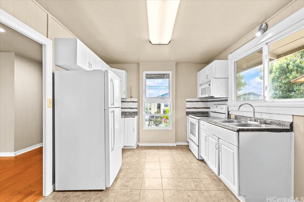 94-1122  Hunakai St Waipahu-lower, Waipahu home - photo 8 of 25