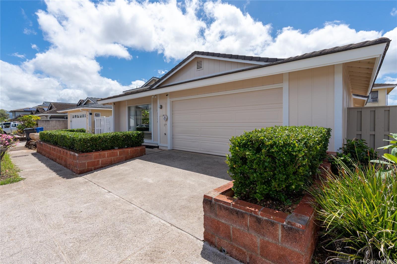 941137 Noheaiki Street , Waipahu, Hi 96797 Waipio Gentry