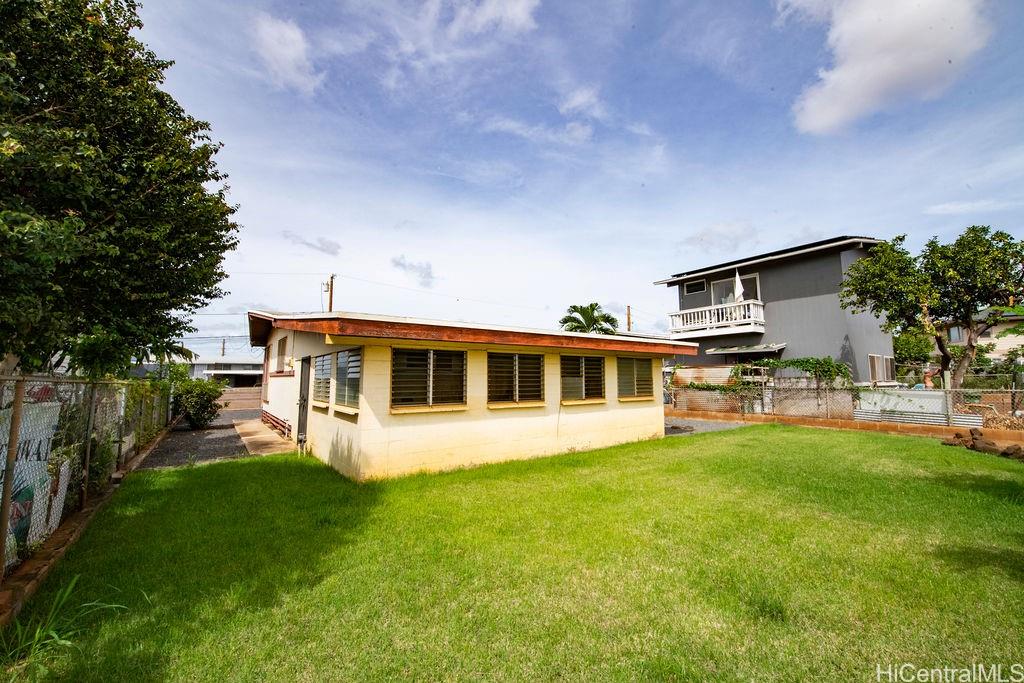 94-1151  Awalai Street Waipahu-lower, Waipahu home - photo 4 of 21