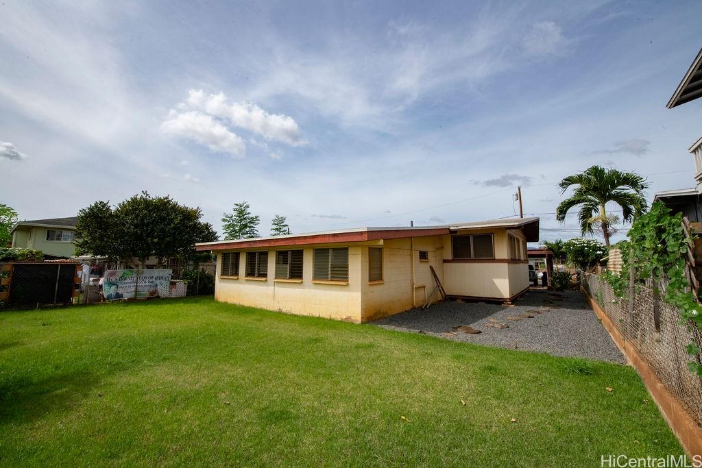 94-1151  Awalai Street Waipahu-lower, Waipahu home - photo 5 of 21