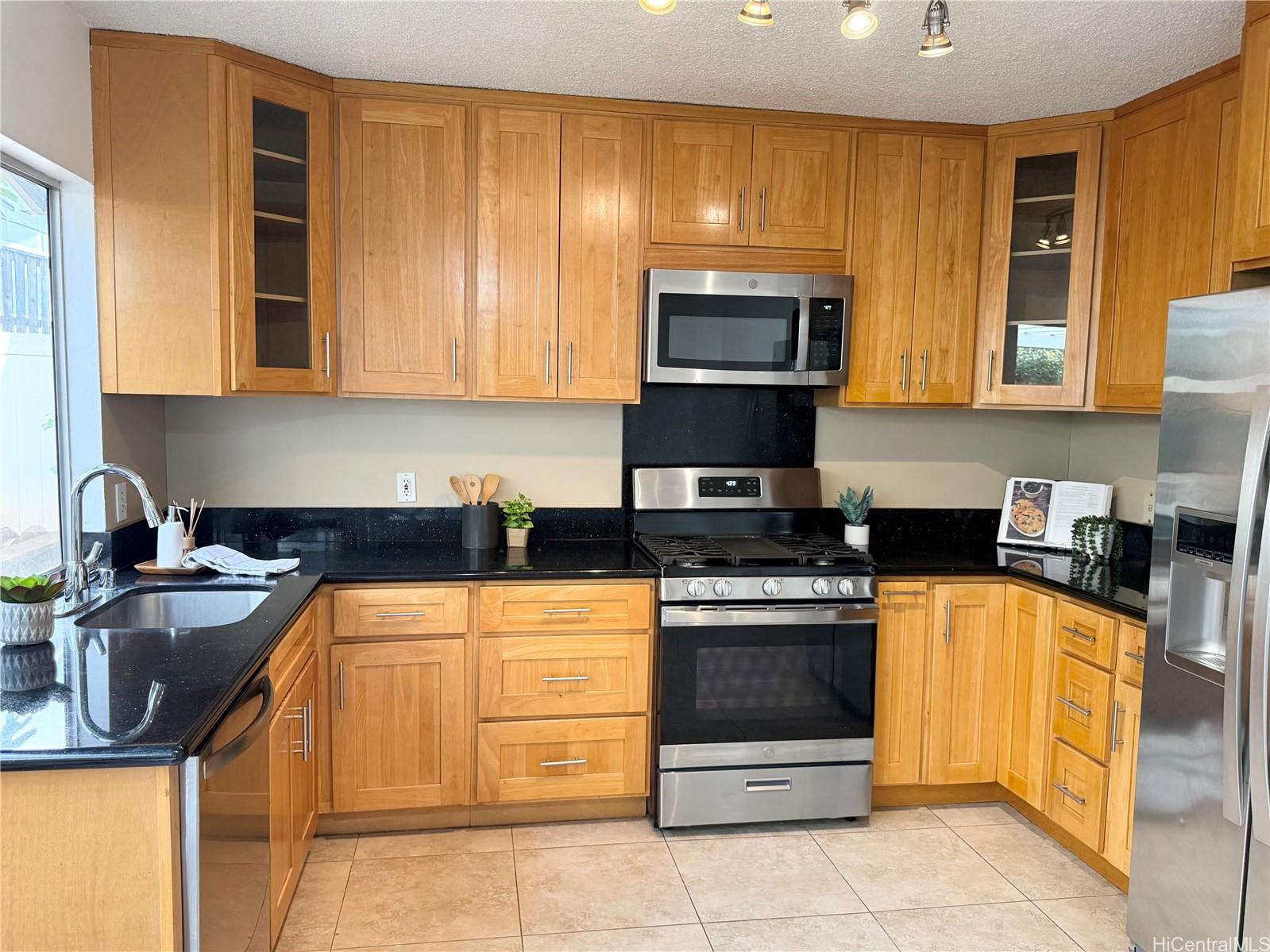 94-1158  Mohalu Street Waipio Gentry, Waipahu home - photo 5 of 16