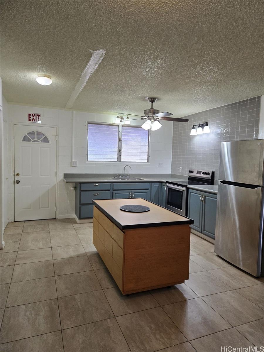 94-1166  Hoomakoa Street Waipahu Estates, Waipahu home - photo 4 of 16