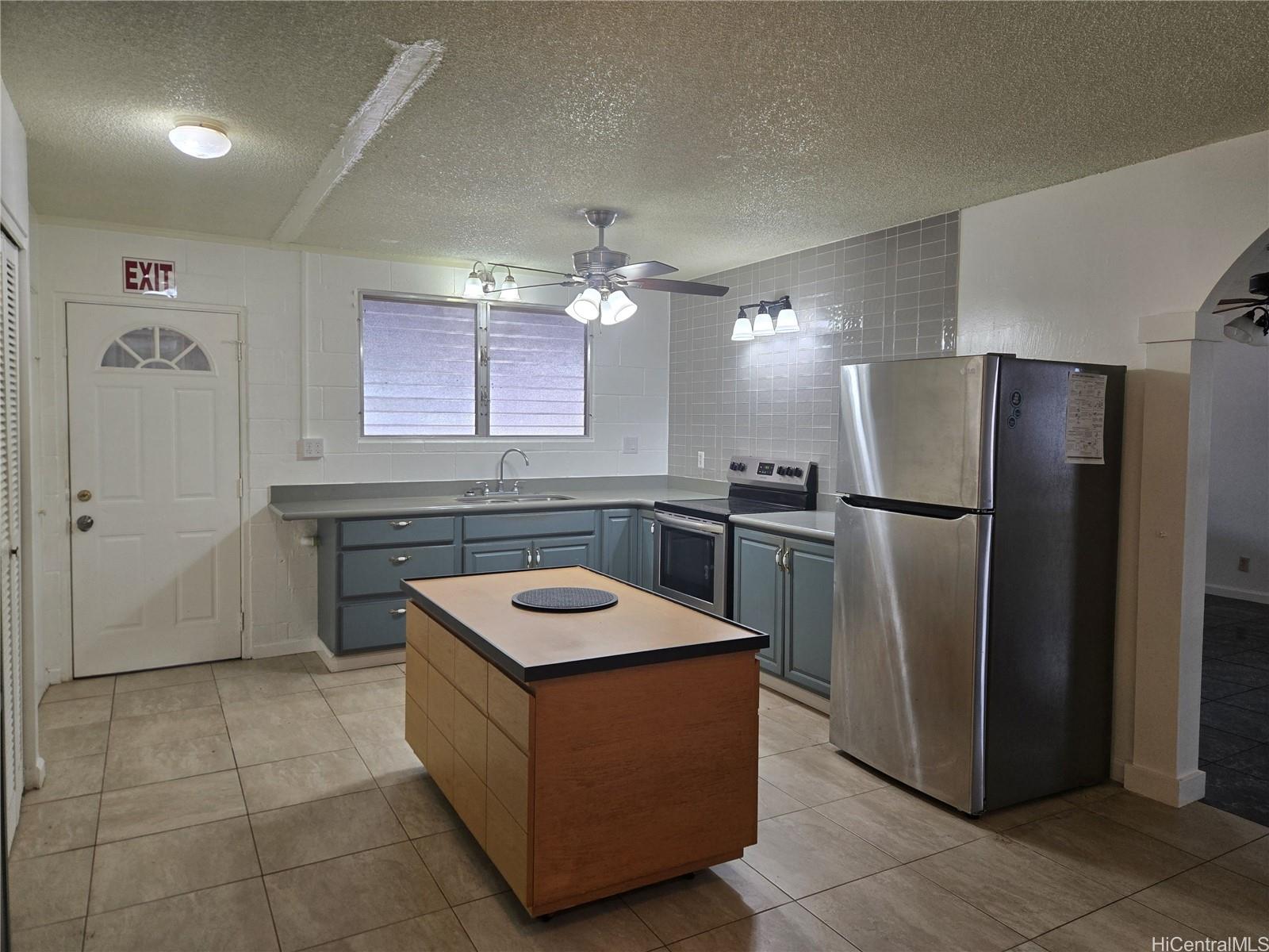 94-1166  Hoomakoa Street Waipahu Estates, Waipahu home - photo 6 of 18