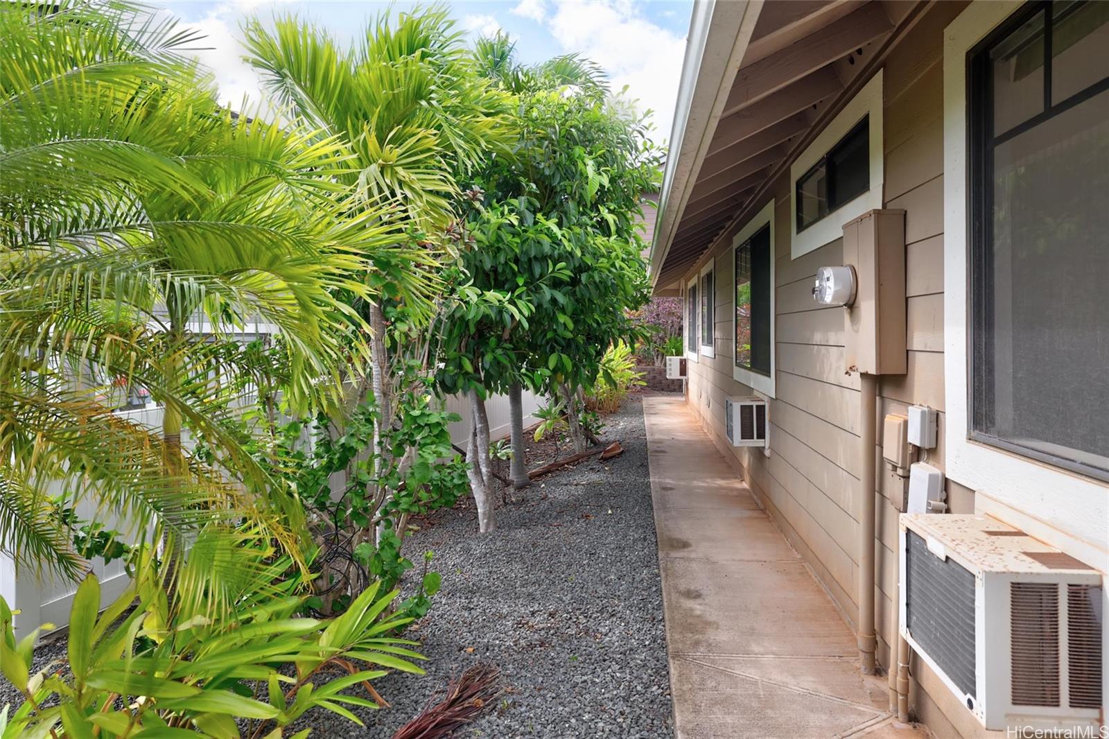 94-1167  Hoohele St Royal Kunia, Waipahu home - photo 17 of 20