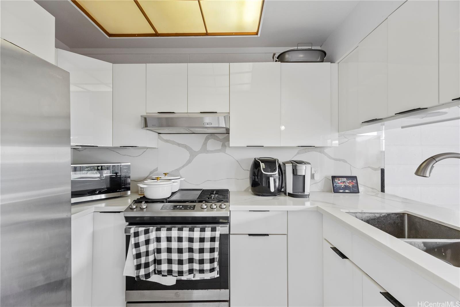 Gentry Waipio townhouse # 14C, Waipahu, Hawaii - photo 5 of 22