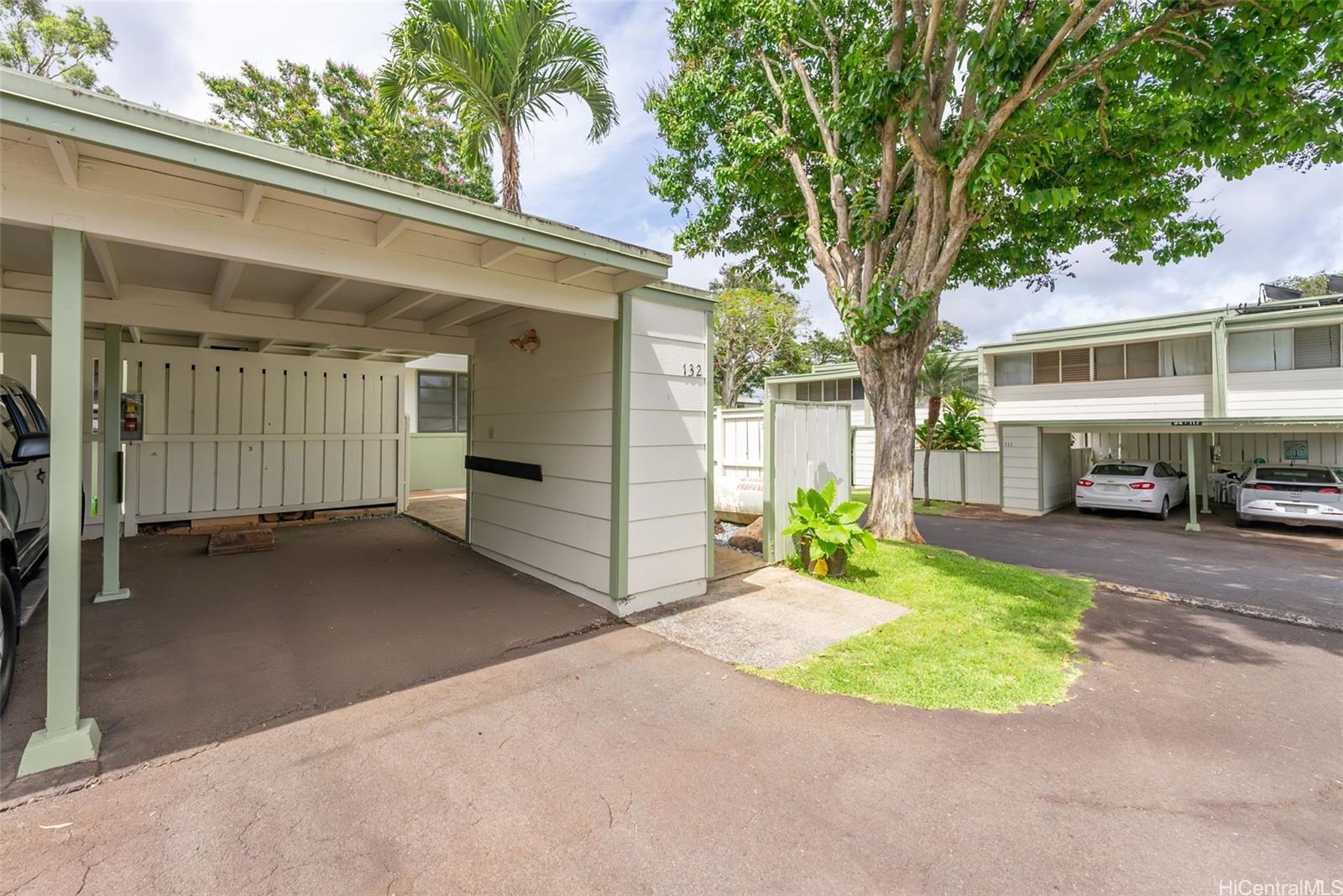 Mililani Town Assn. townhouse # 132, Mililani, Hawaii - photo 2 of 25